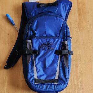 Bass Pro Shops 2L Hydration Pack